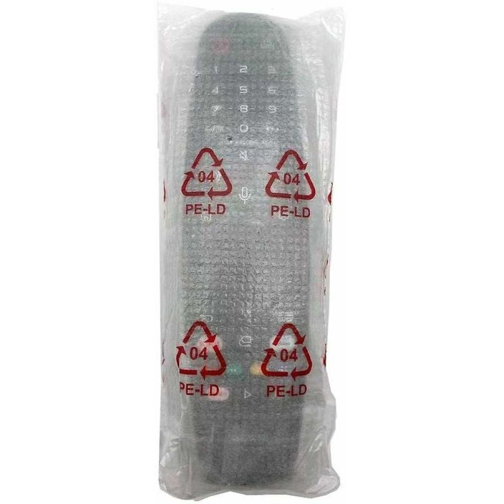 Eine Fernbedienung ist in einer Plastiktüte versiegelt. Sie hat Knöpfe mit den Zahlen 2, 5, 8 und 0. Recycling-Symbole sind ebenfalls vorhanden.