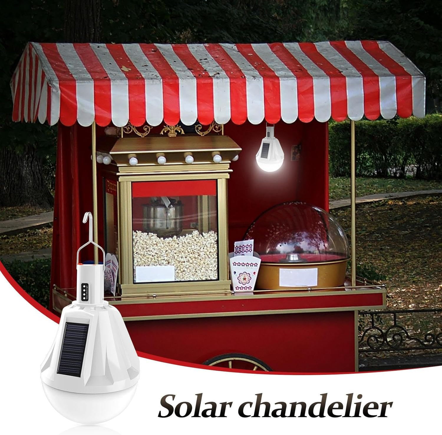 Ein Popcornstand mit rot-weiß gestreifter Markise. Vor dem Stand hängt eine solarbetriebene Lampe. Der Stand ist rot.