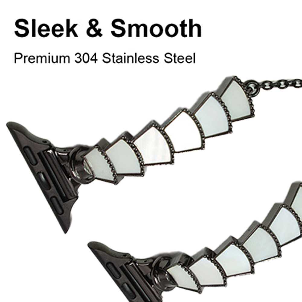 Ein Uhrenarmband mit schwarzem Metallrahmen und weißen, muschelartigen Segmenten. Text oben: 'Sleek & Smooth'.