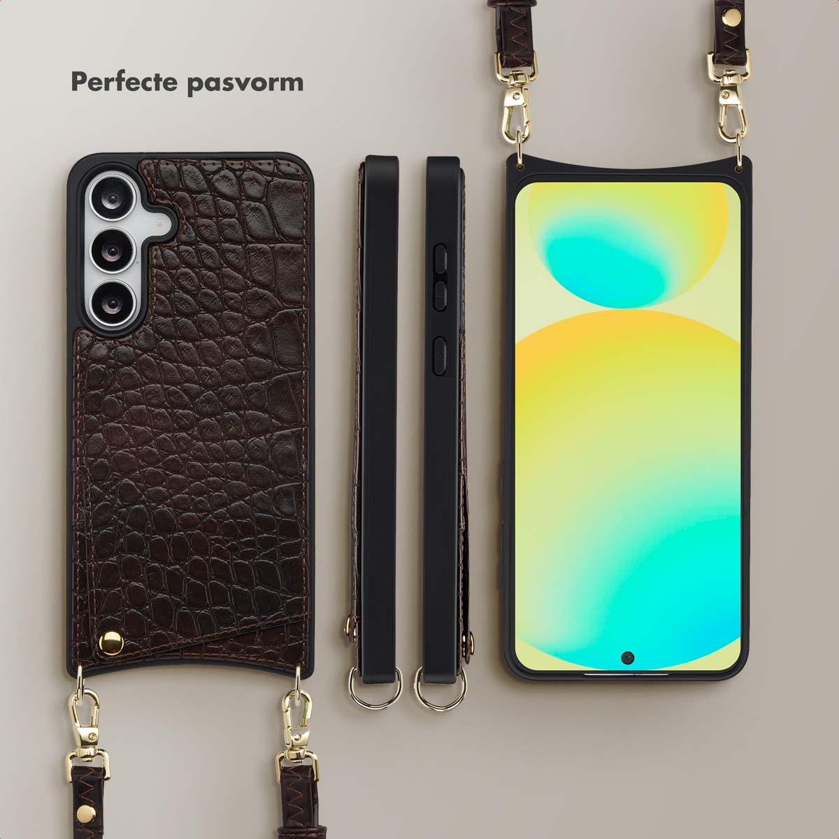 Een telefoonhoesje met een bruine leertextuur en een zwarte telefoon. Het heeft een nekriem. De achtergrond is lichtgrijs.