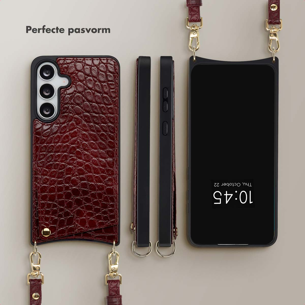 Een telefoon en twee hoesjes met een leren band. De telefoon toont de tijd 10:45. De hoesjes zijn zwart en bordeaux met gouden accenten.
