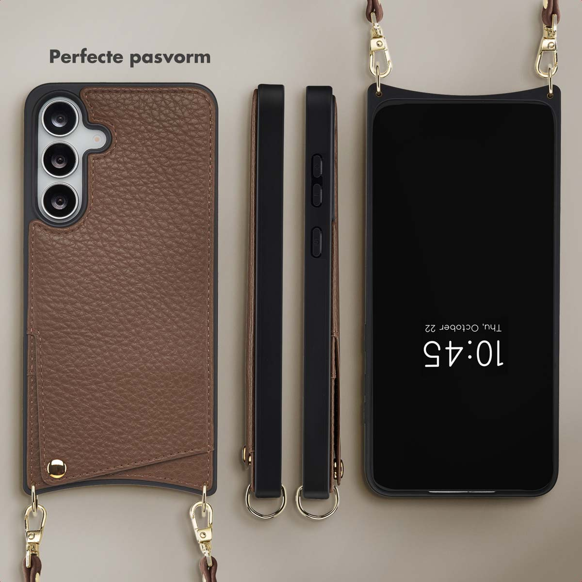 Telefoonhoesjes en telefoon met riem. Bruine leren hoes, twee zwarte hoesjes en een telefoon met zwart scherm waarop de tijd staat.