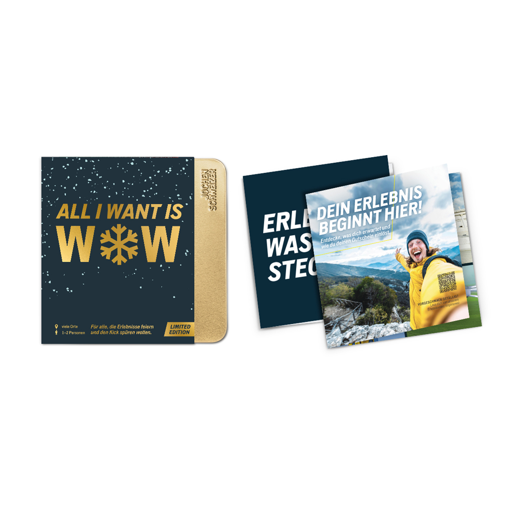Zwei Broschüren mit Text. Eine sagt: 'All I want is Wow' mit Schneeflocken. Die andere sagt: 'Dein Erlebnis beginnt hier'.