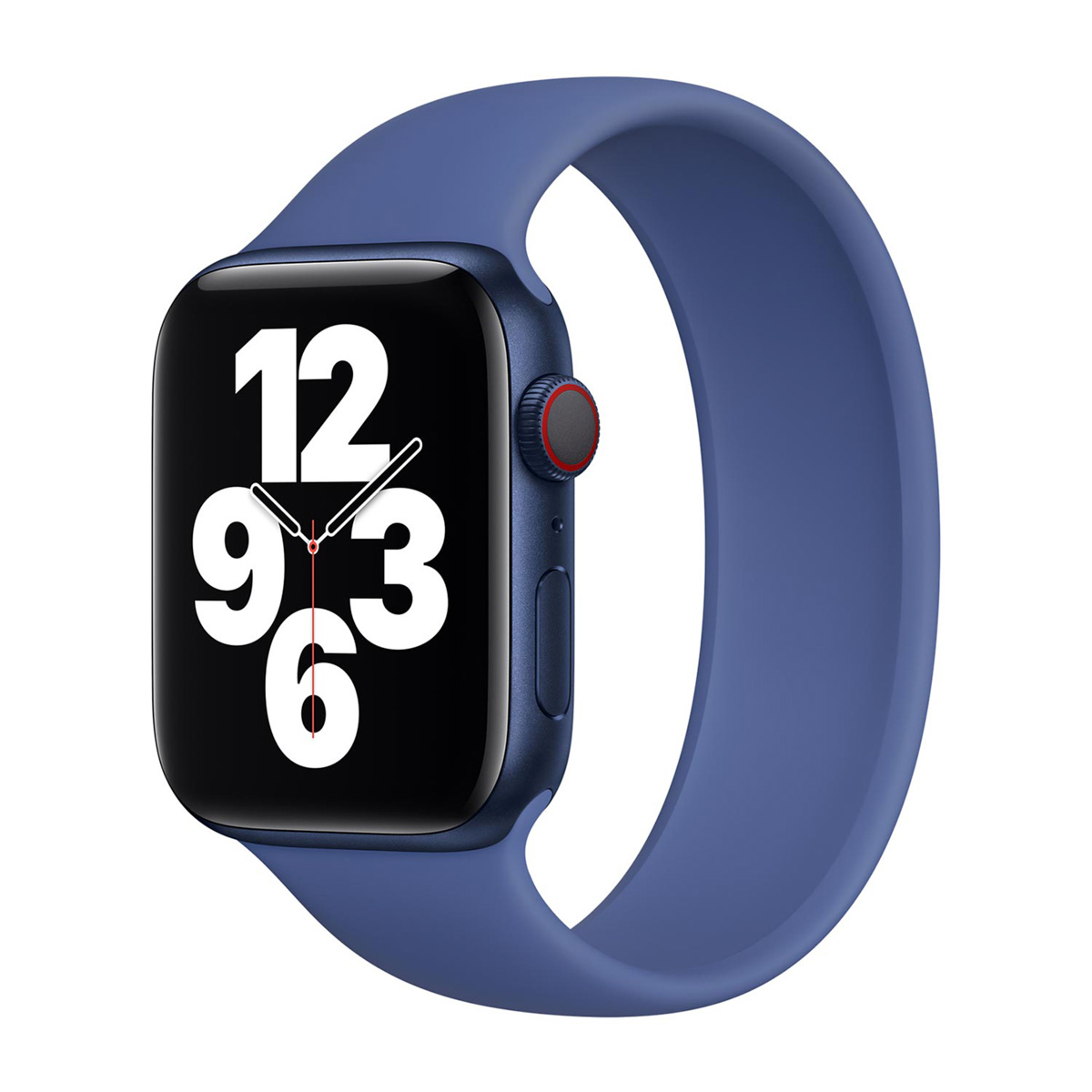 Un Apple Watch con cinturino blu mostra l'ora. L'orologio ha uno schermo nero con numeri e lancette bianche.