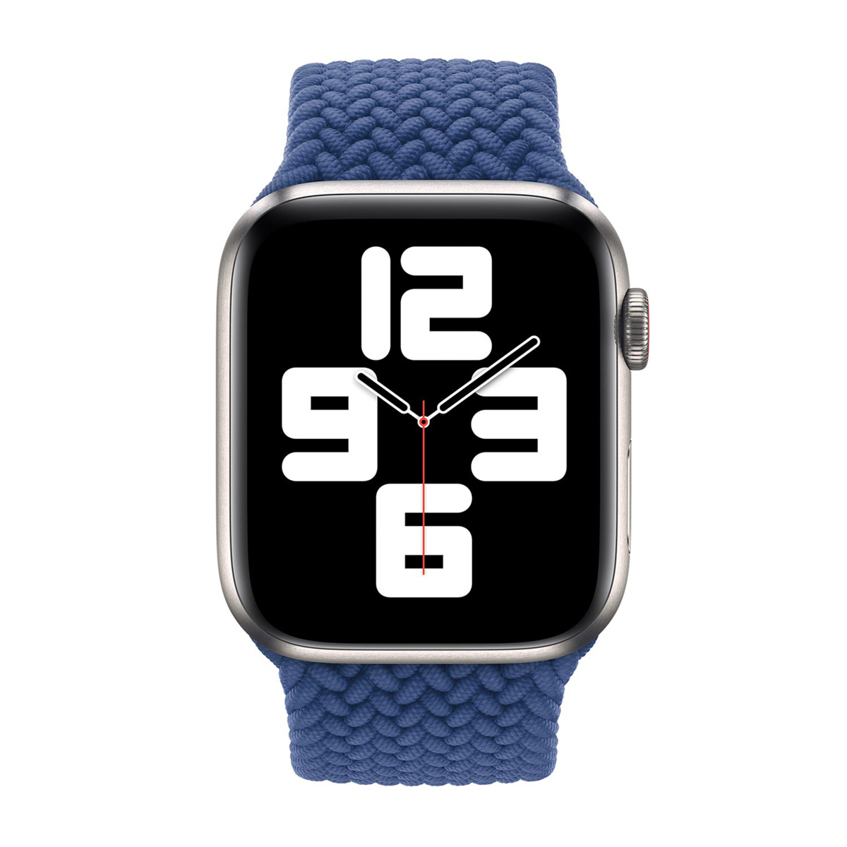 Srebrny Apple Watch z niebieską, plecioną pętlą solo. Tarcza wyświetla godzinę białymi cyframi na czarnym tle.