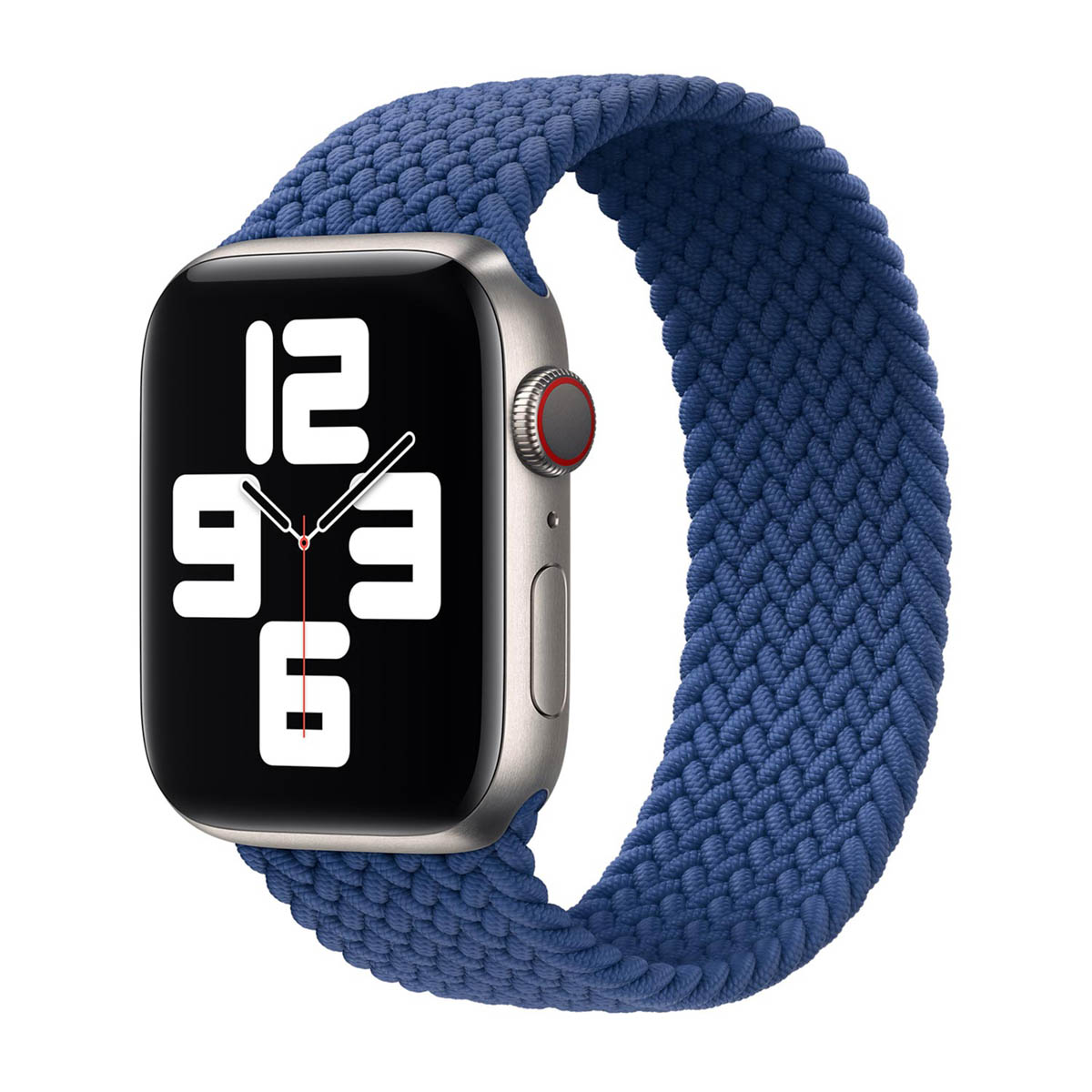 Een zilveren Apple Watch met een blauwe gevlochten solo loop. De wijzerplaat toont de tijd. De band is om het horloge gewikkeld.