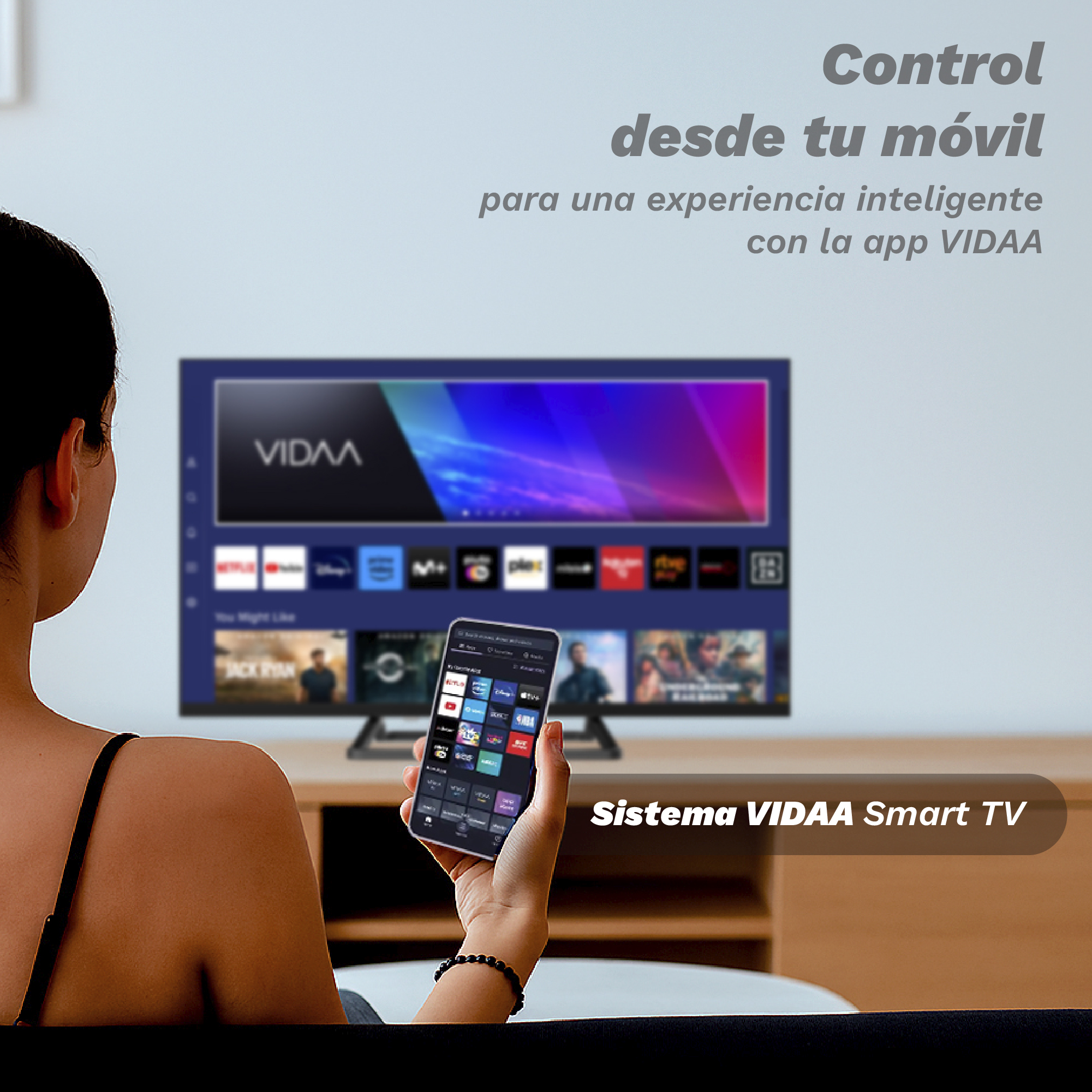 Una mujer con un teléfono controlando un televisor con el logo VIDAA. El televisor muestra aplicaciones de streaming.