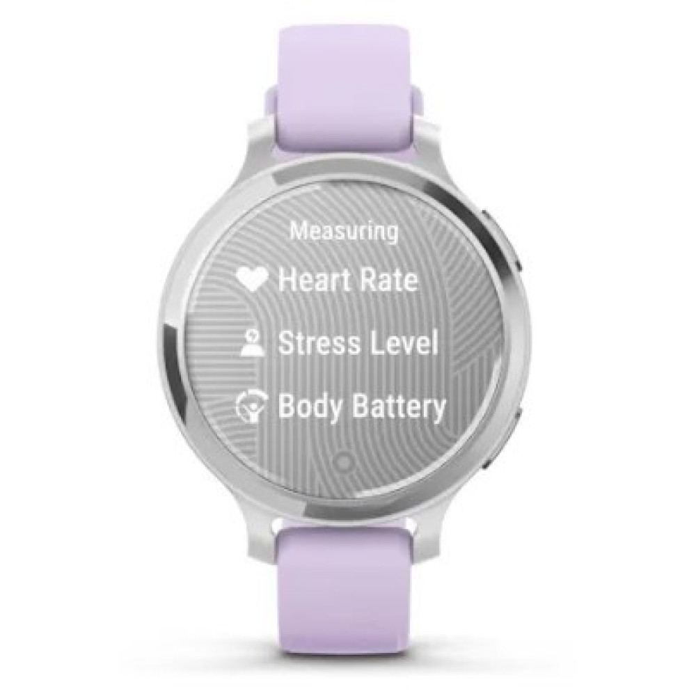 Smartwatch mit lavendelfarbenem Armband. Der Bildschirm zeigt Herzfrequenz, Stresslevel und Körperbatterie an. Es ist eine runde Uhr.