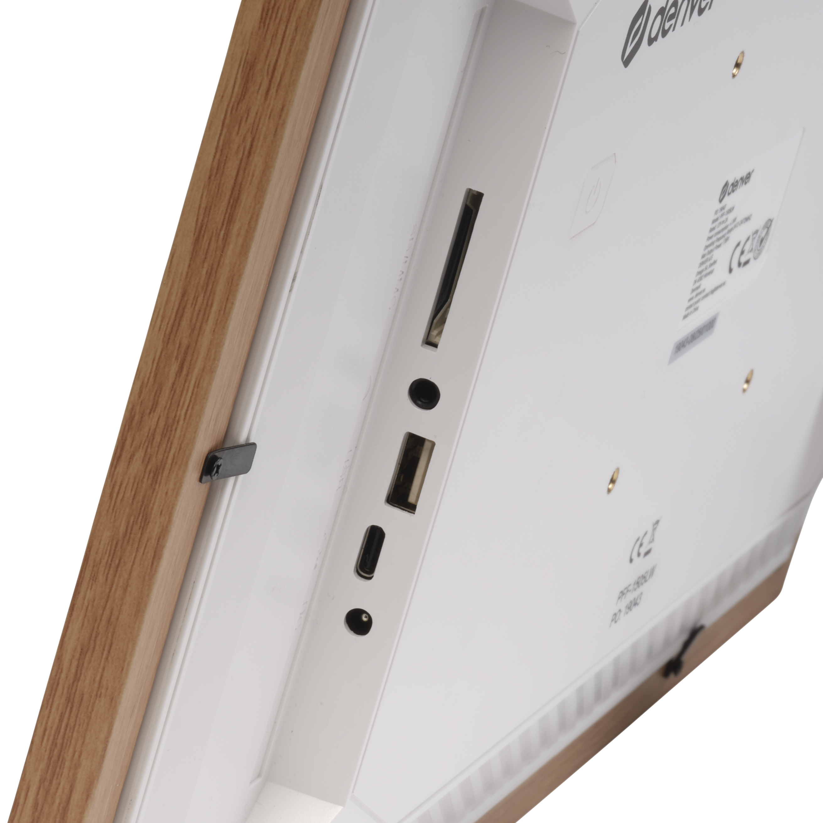 Nahaufnahme eines digitalen Bilderrahmens. Er hat einen Holzrahmen und eine weiße Rückseite mit USB- und SD-Kartensteckplätzen.