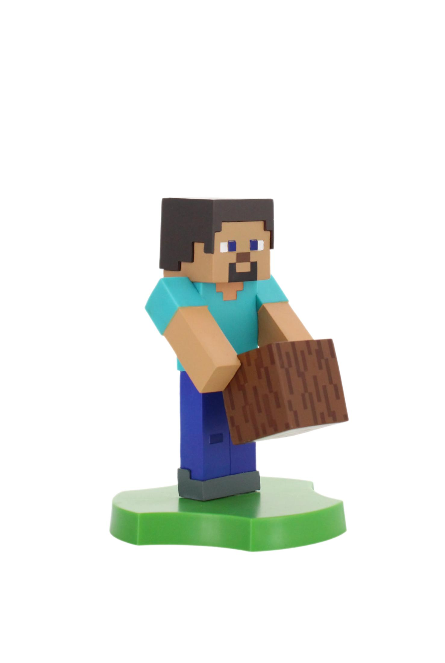 Eine Minecraft-Steve-Figur hält einen Holzblock und steht auf einer grünen Basis. Der Hintergrund ist weiß.