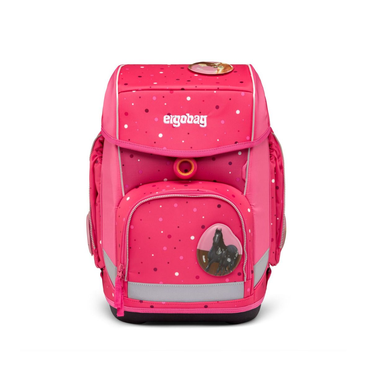 Ein pinkfarbener Ergobag-Schulrucksack mit weißen Tupfen. Er hat ein Pferdeemblem und ein kleines rundes Bild oben.