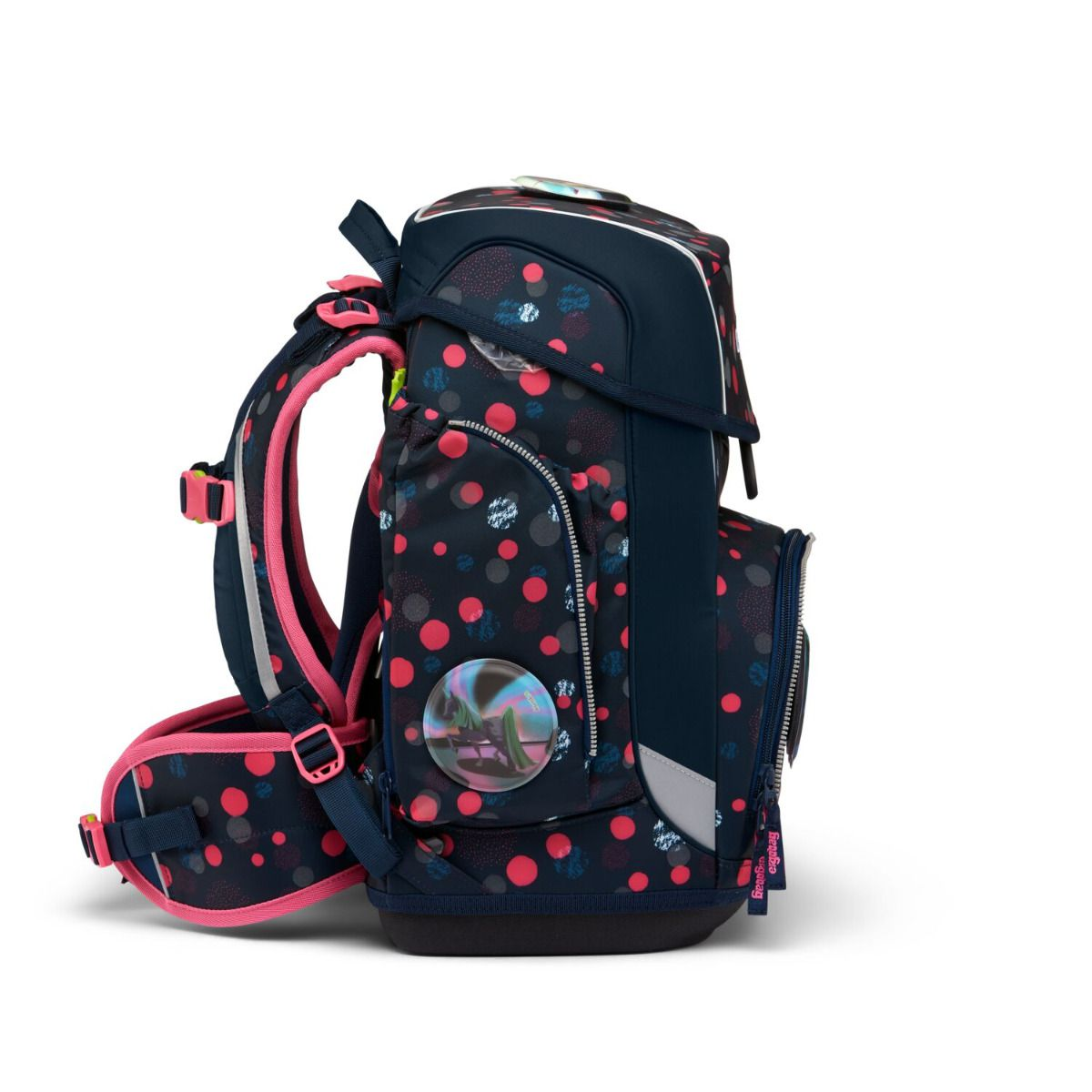 Marineblauer Rucksack mit rosa Akzenten und Tupfen. Mit einer Vordertasche mit Reflexstreifen und einem Bild.