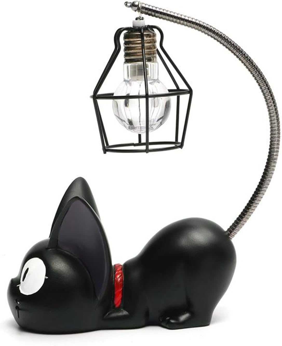 Eine schwarze Katzenlampe mit rotem Halsband, die eine eingesperrte Glühbirne an einem flexiblen Metallarm trägt. Der Hintergrund ist weiß.