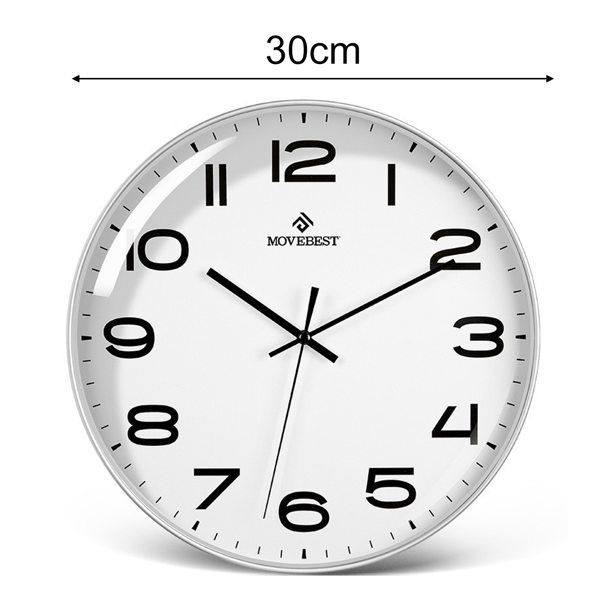 Eine runde Wanduhr mit weißem Zifferblatt, schwarzen Ziffern und schwarzen Zeigern. Die Uhr hat einen silbernen Rand. Die Größe beträgt 30 cm.