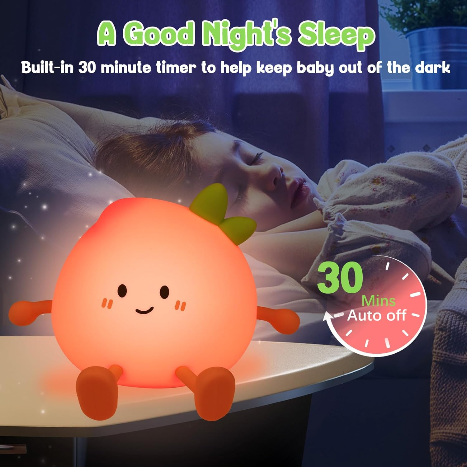 Ein schlafendes Kind im Bett mit einem pfirsichförmigen Nachtlicht. Das Nachtlicht hat Arme und Beine. Ein Timer ist sichtbar.