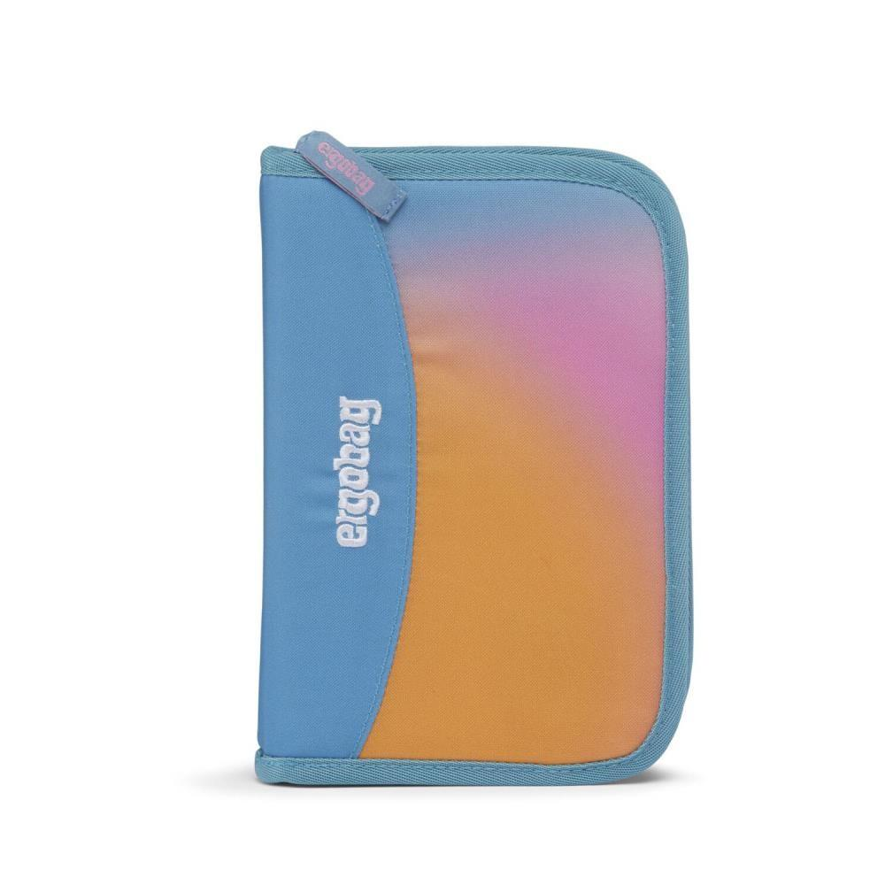 Ein Federmäppchen mit blauem, rosa- und orangefarbenem Farbverlauf. Es hat das Logo 'ergobag' und einen blauen Rand.