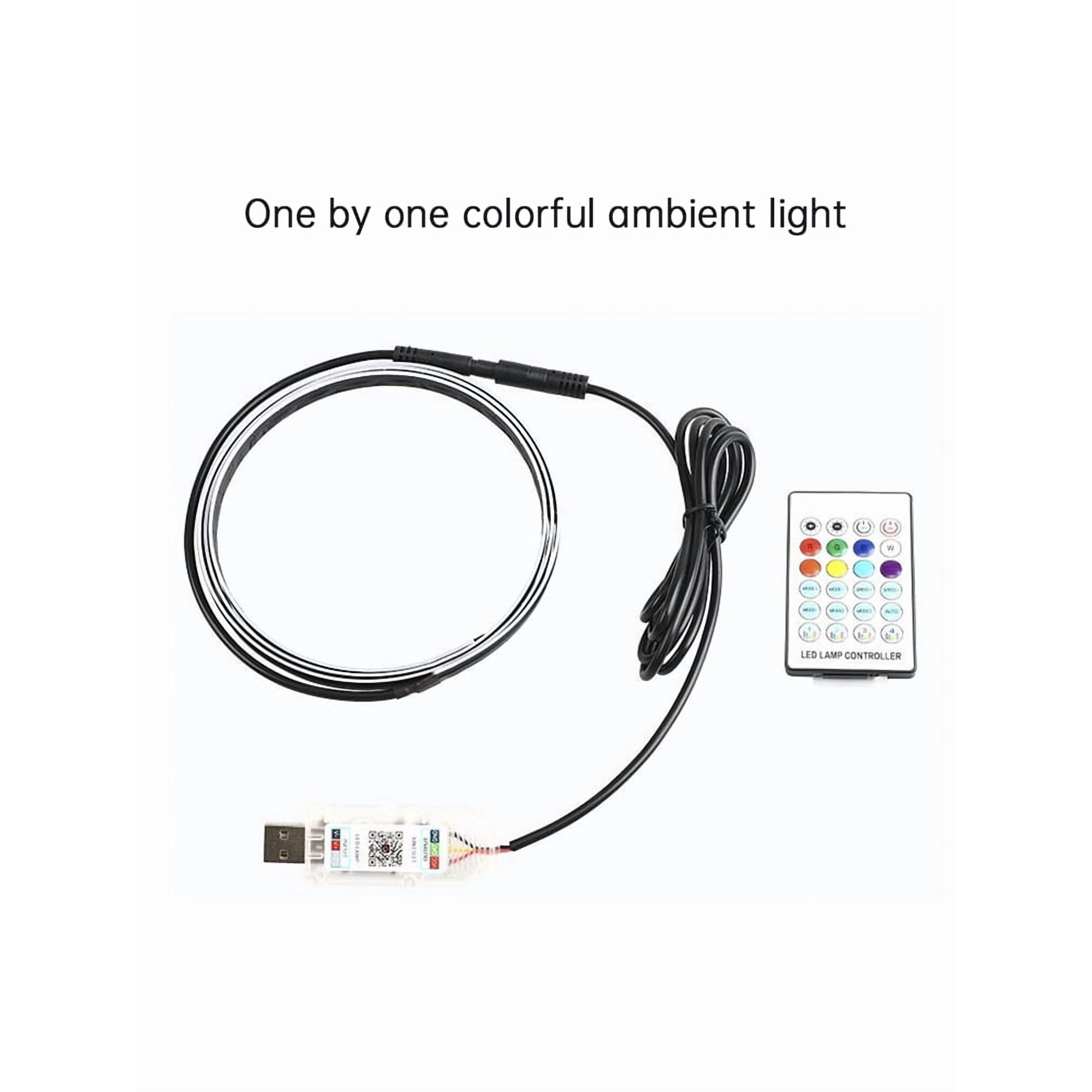 LED-Umgebungslicht-Kit. Enthält einen Lichtstreifen, eine Fernbedienung und einen USB-Anschluss. Weißer Hintergrund.