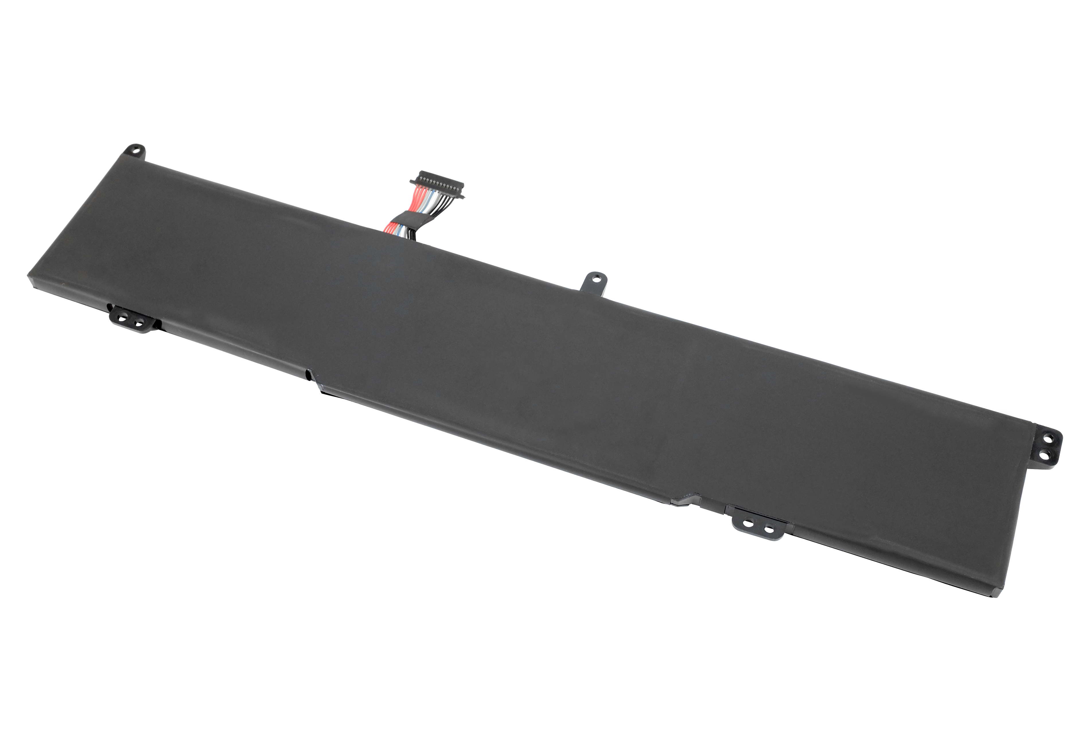 Una batteria per laptop nera rettangolare con un connettore e fili colorati isolati su sfondo bianco.