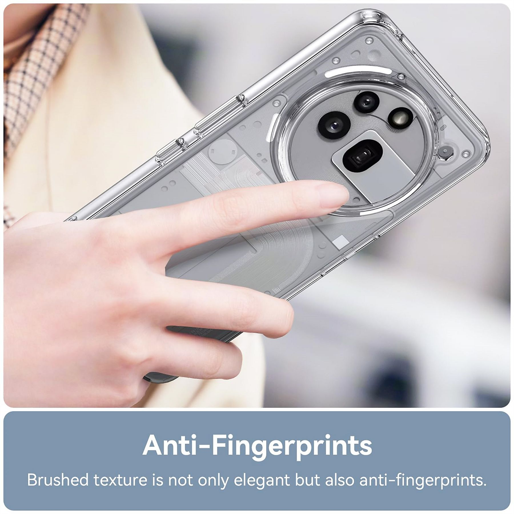 Eine Hand hält eine durchsichtige Handyhülle. Die Hülle zeigt das Design des Telefons. Text: Anti-Fingerprints.