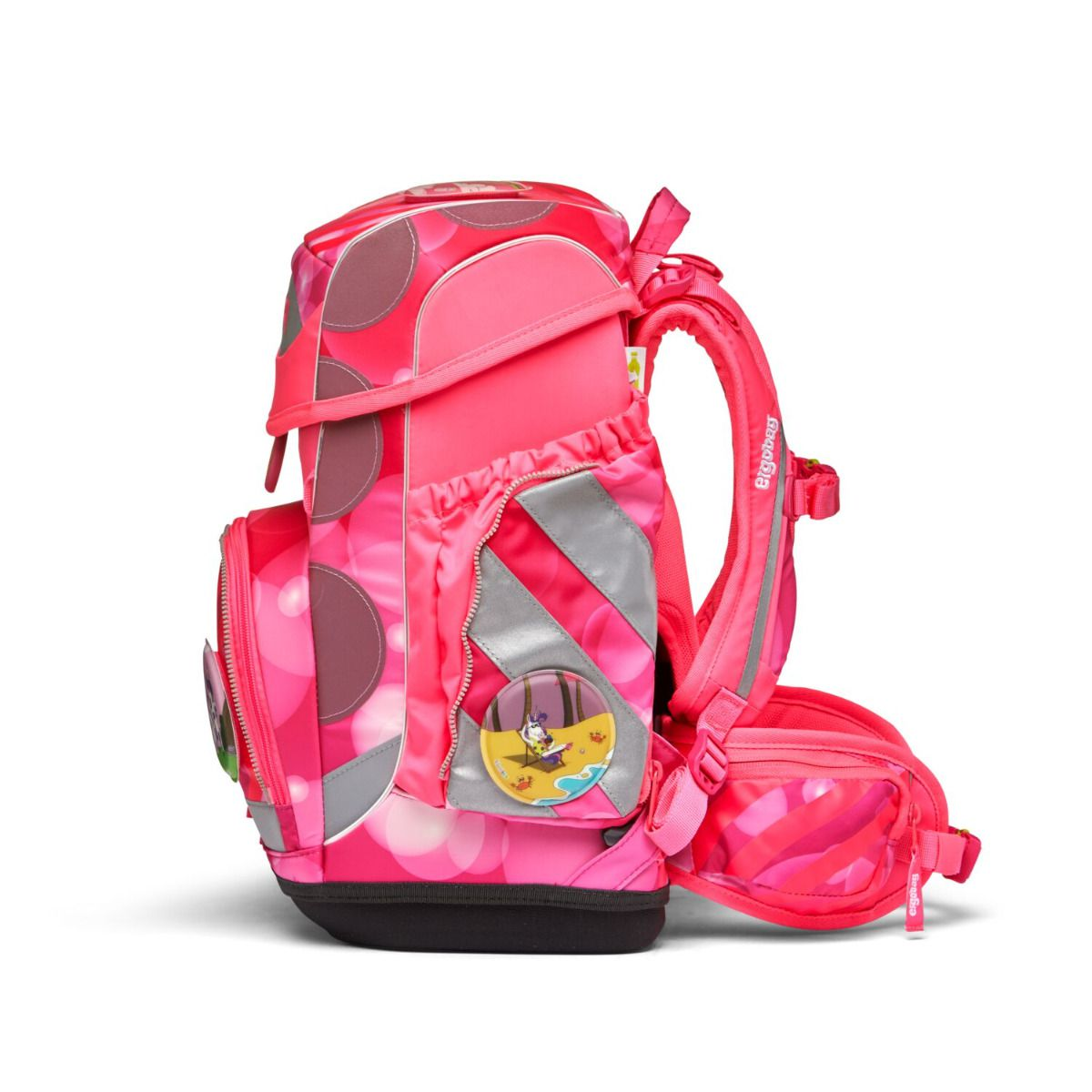 Rosa Schulrucksack mit Punkten und Streifen. Merkmale sind reflektierende Streifen, Seitentaschen und ein Cartoon-Abzeichen. Der Markenname ist sichtbar.
