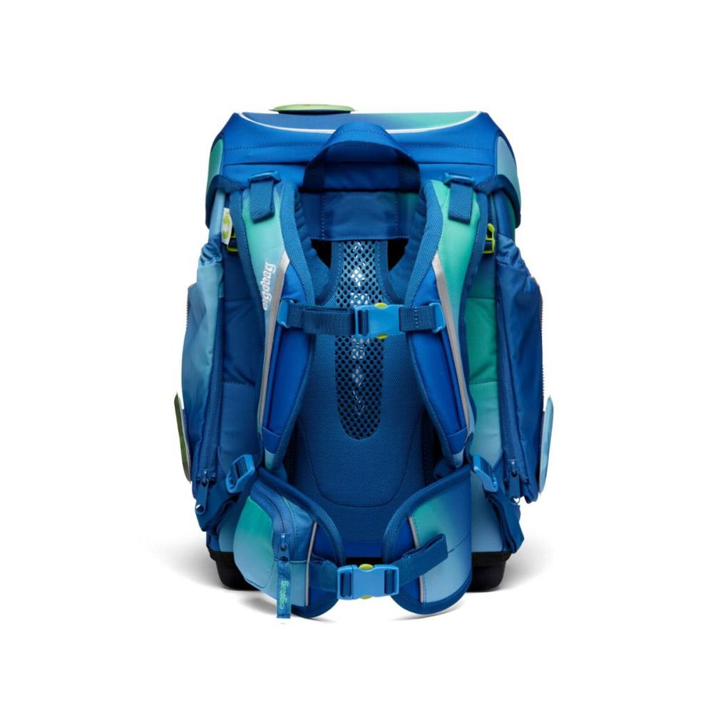 Ein blauer ergonomischer Schulrucksack mit mehreren Fächern und verstellbaren Trägern. Er hat einen gepolsterten Rücken und einen Hüftgurt.