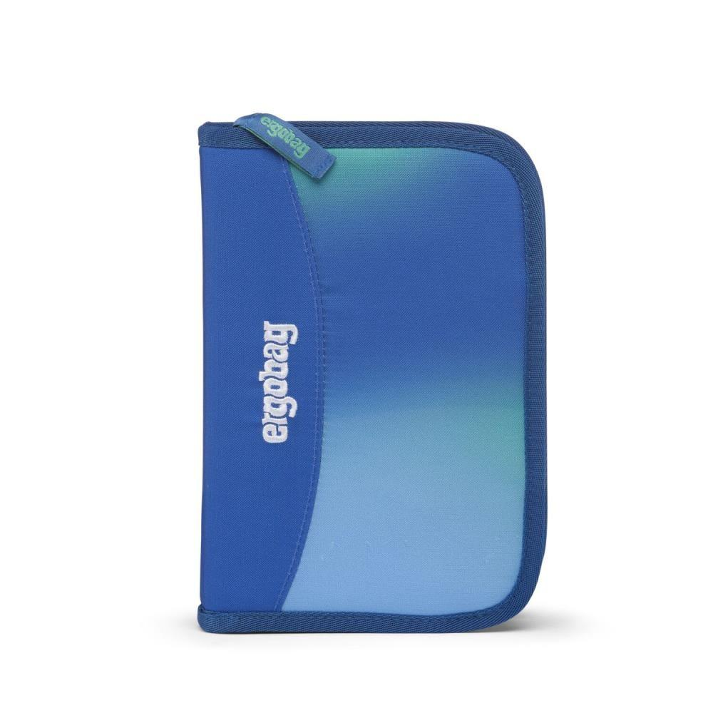 Ein blaues und tealfarbenes Federmäppchen mit dem Markennamen 'ergobag'. Das Federmäppchen ist geschlossen und hat eine gewölbte Oberseite.