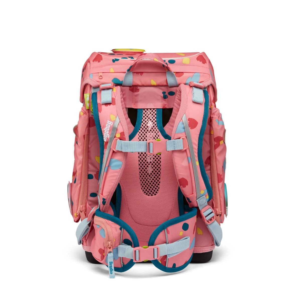 Rosa Rucksack mit Blumendesign und blauen Akzenten. Er hat Riemen, Reißverschlüsse und einen Griff. Der Hintergrund ist weiß.