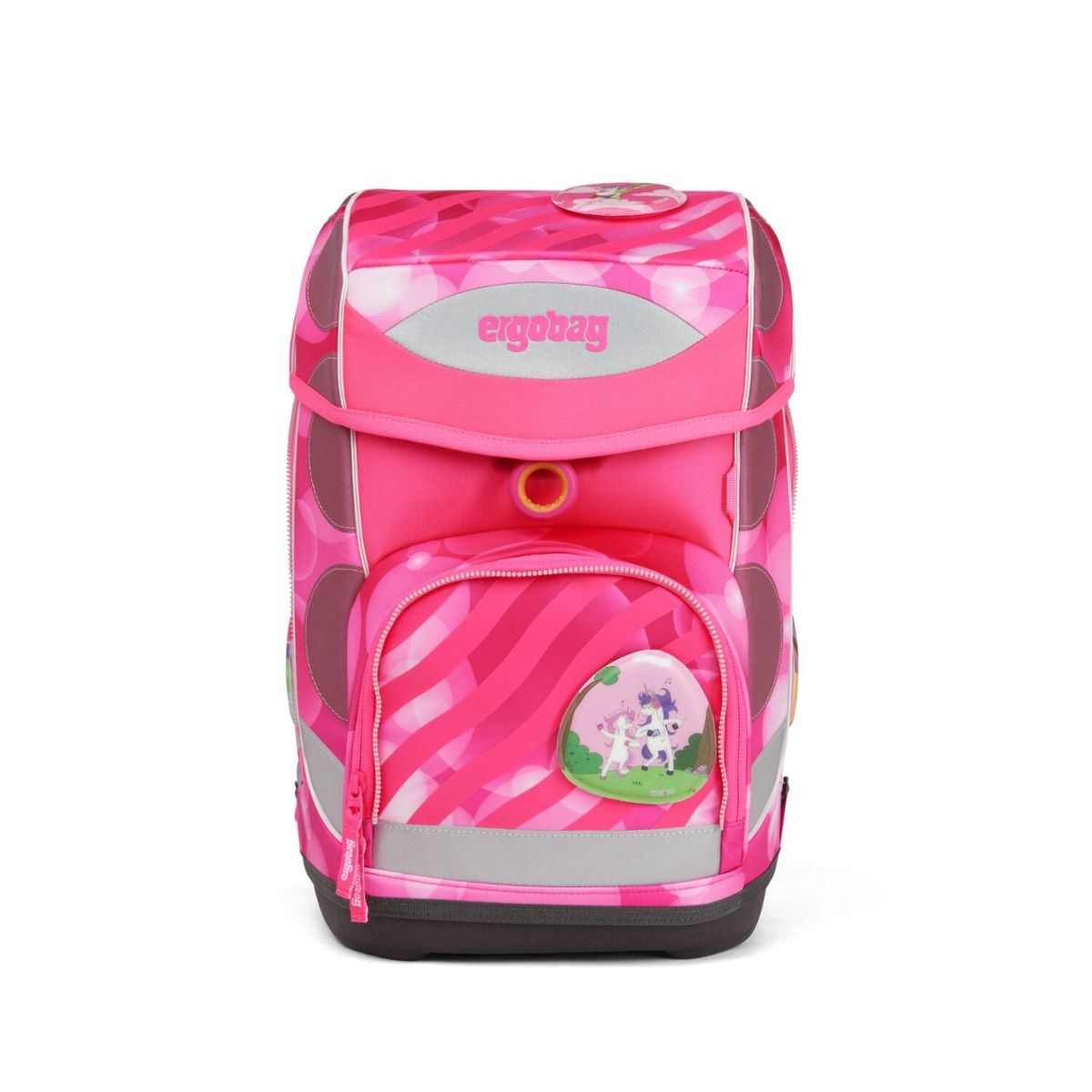 Ein pinkfarbener Ergobag-Schulrucksack mit Einhorn-Design auf der Vordertasche. Er hat reflektierende Streifen und den Markennamen oben.