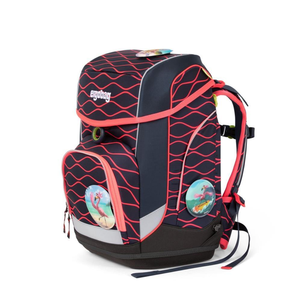 Ein marineblauer Rucksack mit roten Wellenmustern, Flamingoflicken und dem 'ergobag'-Logo. Er hat rosa Akzente und reflektierende Streifen.