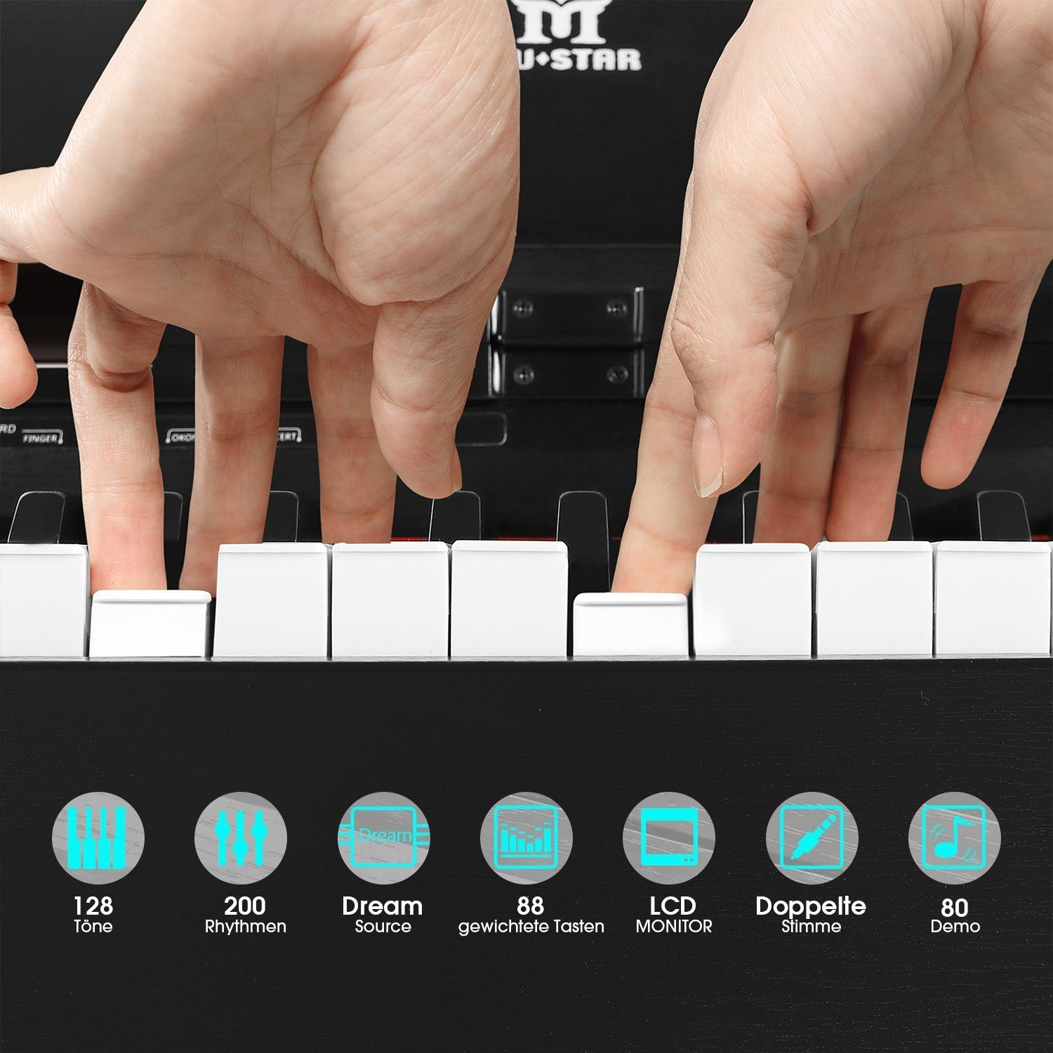 Hände spielen auf einer Klaviatur. Weiße Tasten werden gedrückt. Symbole unten zeigen Funktionen: Töne, Rhythmen, Quelle, Tasten, LCD, Stimmen und Demo.