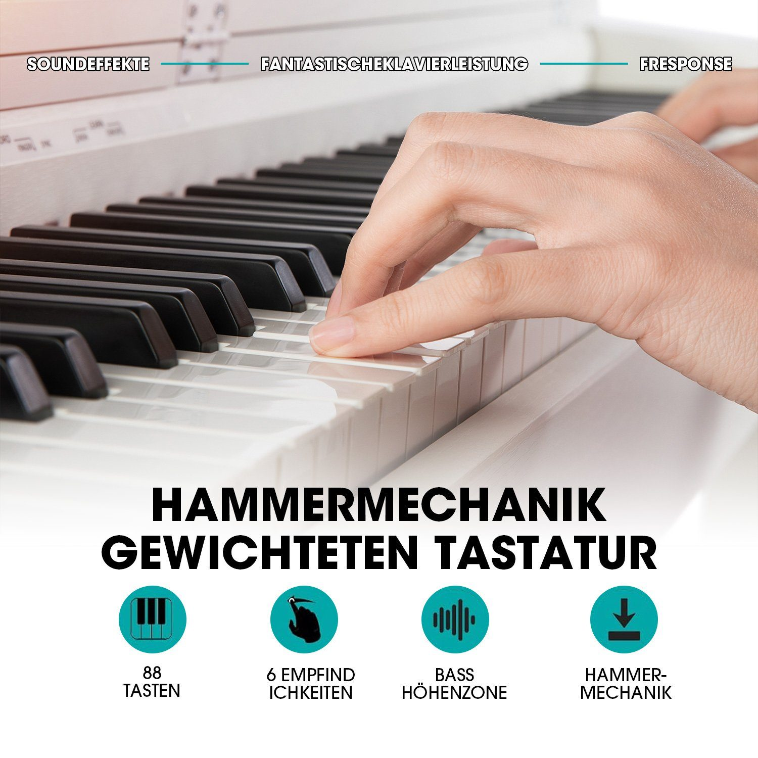 Eine Hand spielt Klavier. Schwarze und weiße Tasten sind sichtbar. Text beschreibt Hammermechanik und gewichtete Tasten, auch Merkmale.