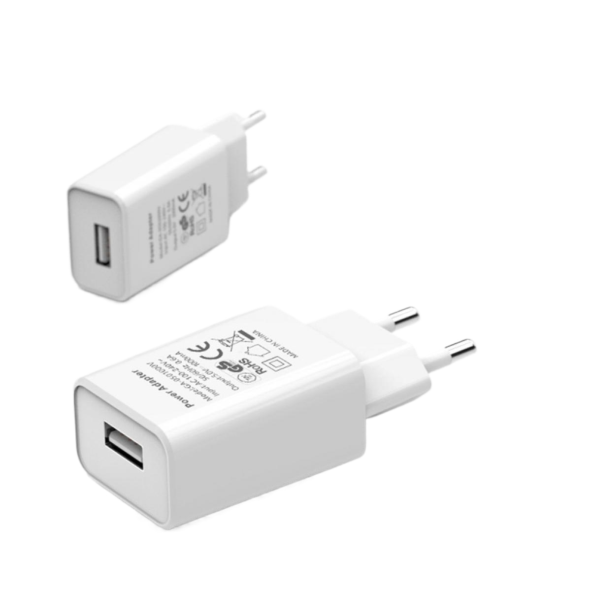Zwei weiße Netzadapter mit USB-Anschluss sind auf einer weißen Oberfläche abgebildet. Einer befindet sich im Vordergrund, der andere im Hintergrund.