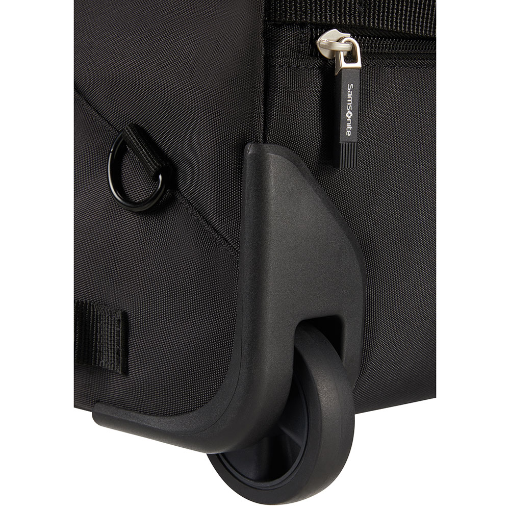 Nahaufnahme einer schwarzen Samsonite-Reisetasche mit Rad. Die Tasche hat einen Reißverschluss, einen Griff und das Samsonite-Logo.