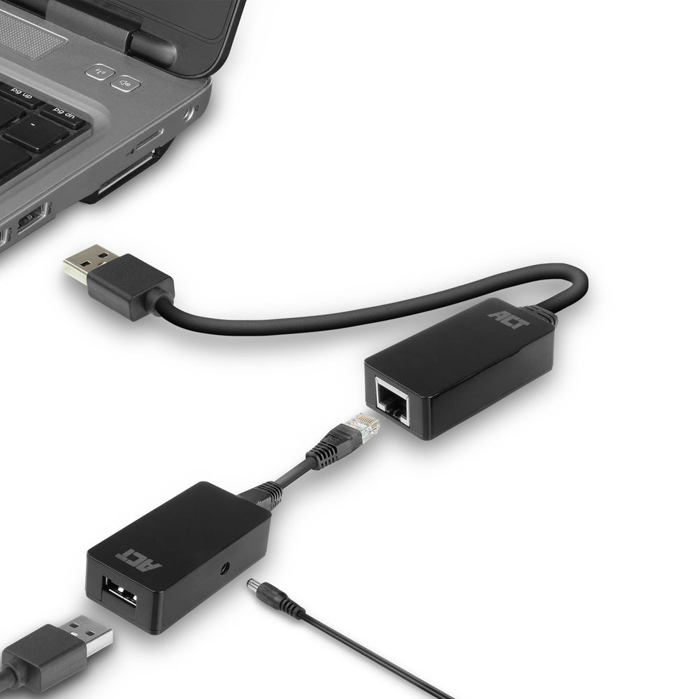 Zwarte USB naar Ethernet adapters, laptop en kabels op een witte ondergrond. De adapters hebben het 'ACT' logo.