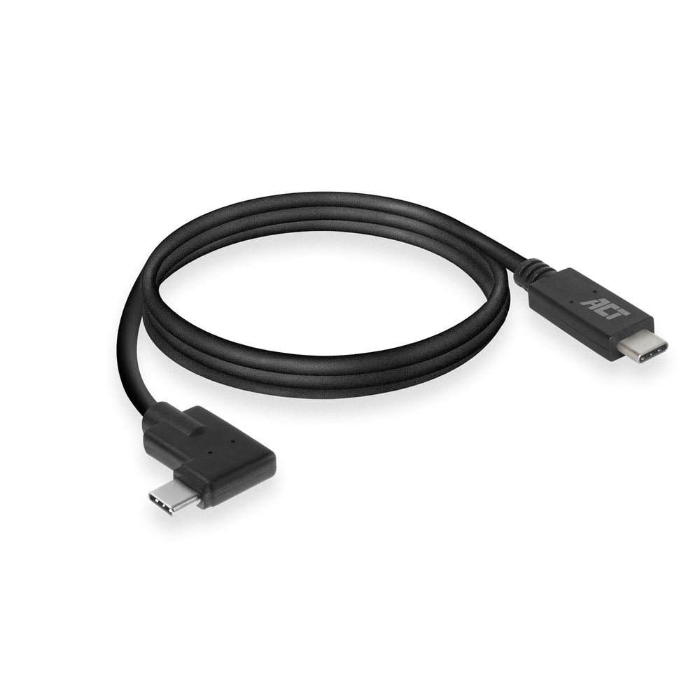 Een zwarte ACT USB-C-kabel, gebogen op een witte achtergrond. Eén uiteinde is schuin, de andere recht met het ACT-logo.