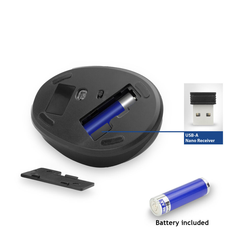Czarna mysz z baterią i odbiornikiem nano USB. Bateria jest niebieska. Komora baterii myszy jest otwarta.