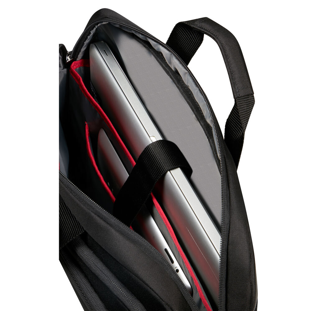 Offene schwarze Laptoptasche mit Laptop und Tablet. Rotes Futter sichtbar. Schwarzer Griff und Riemen vorhanden.