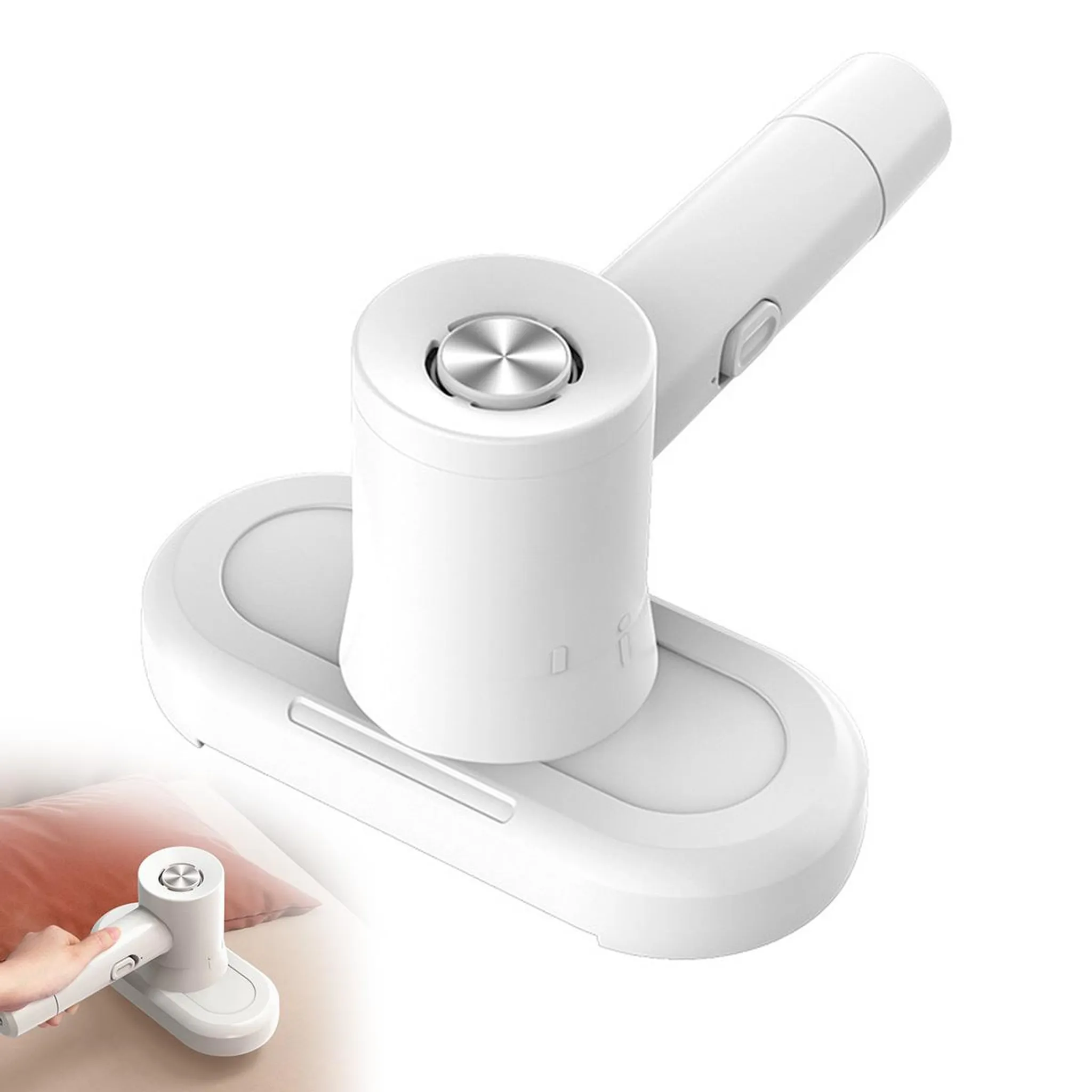 Ein weißer Handstaubsauger. Er hat einen zylindrischen Körper und eine ovale Basis. Eine Hand hält den Staubsauger.