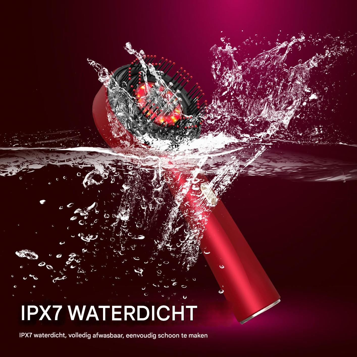 Rote Haarbürste unter Wasser, mit spritzendem Wasser, auf dunklem roten Hintergrund. Text: IPX7 WATERDICHT.
