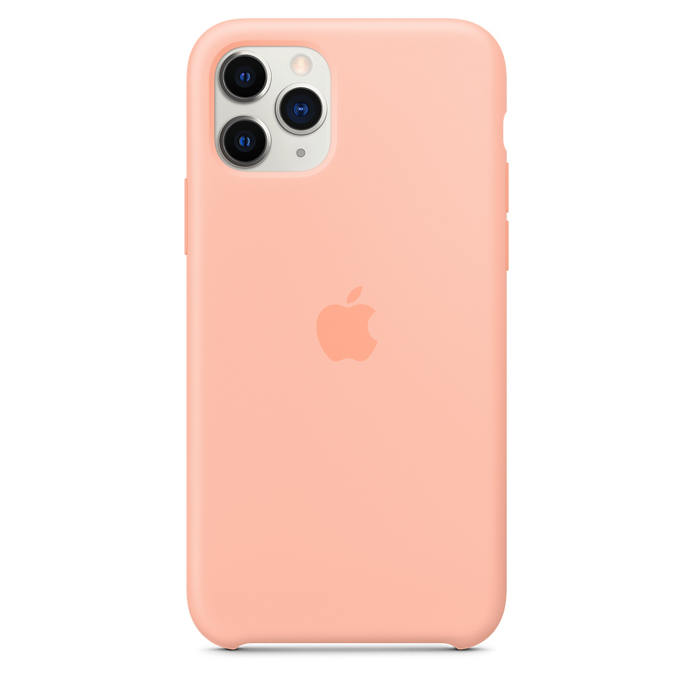 Une coque d'iPhone pêche avec le logo Apple. Elle possède trois objectifs et un flash. Le fond est blanc.