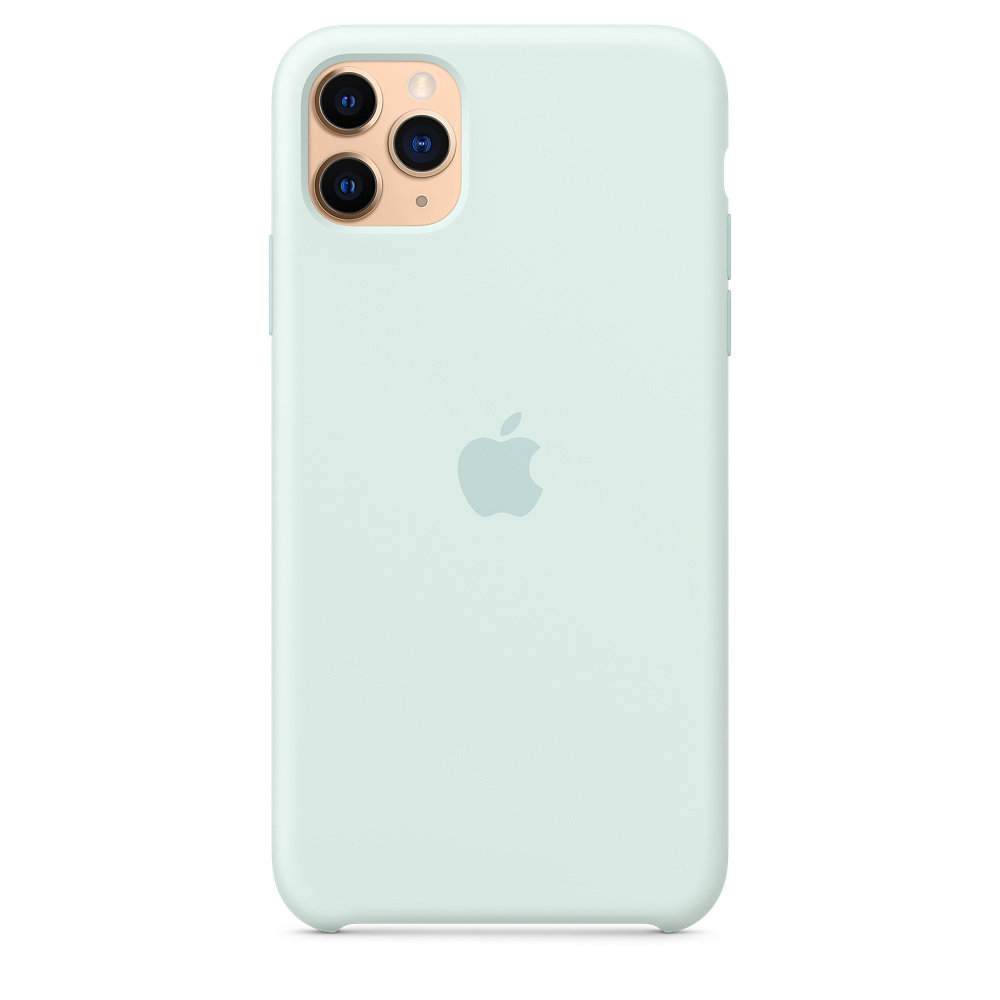 Een mintgroene iPhone-hoes met het Apple-logo. De hoes heeft drie cameralenzen en een flitser. De achtergrond is wit.