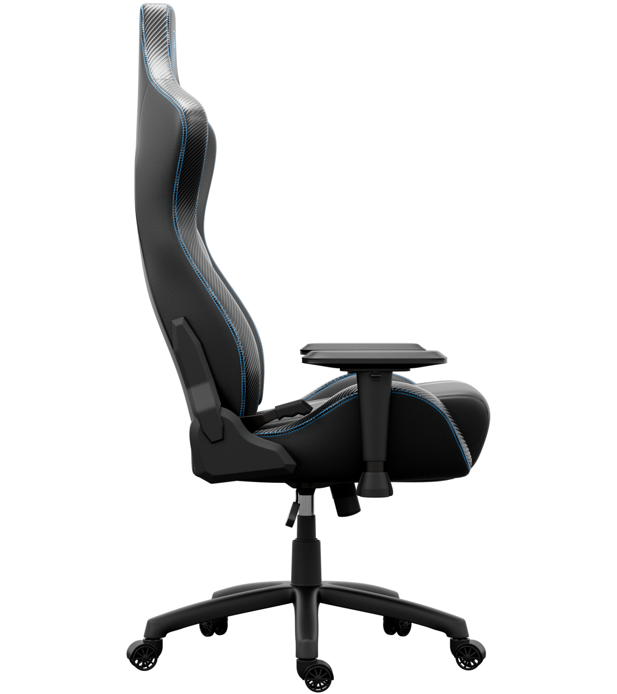Chaise de jeu noire avec surpiqûres bleues et détails en fibre de carbone. Accoudoirs, roues et appuie-tête.