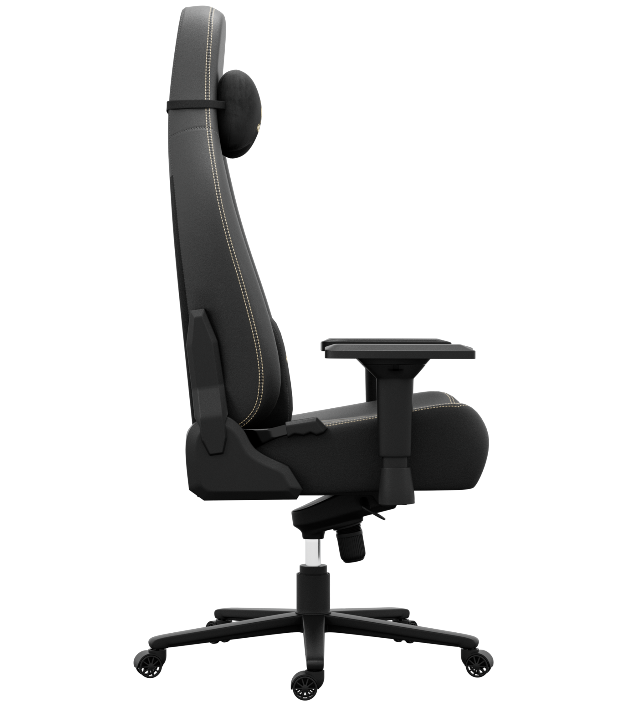 Chaise de jeu noire avec surpiqûres jaunes. Inclut un appui-tête et des accoudoirs. Elle a une base à cinq étoiles.