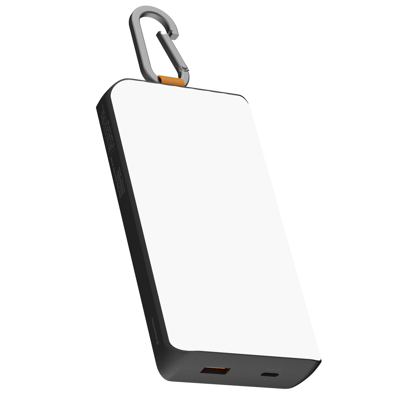 Un power bank bianco e nero con un moschettone argentato attaccato. Il power bank ha una porta USB-C.
