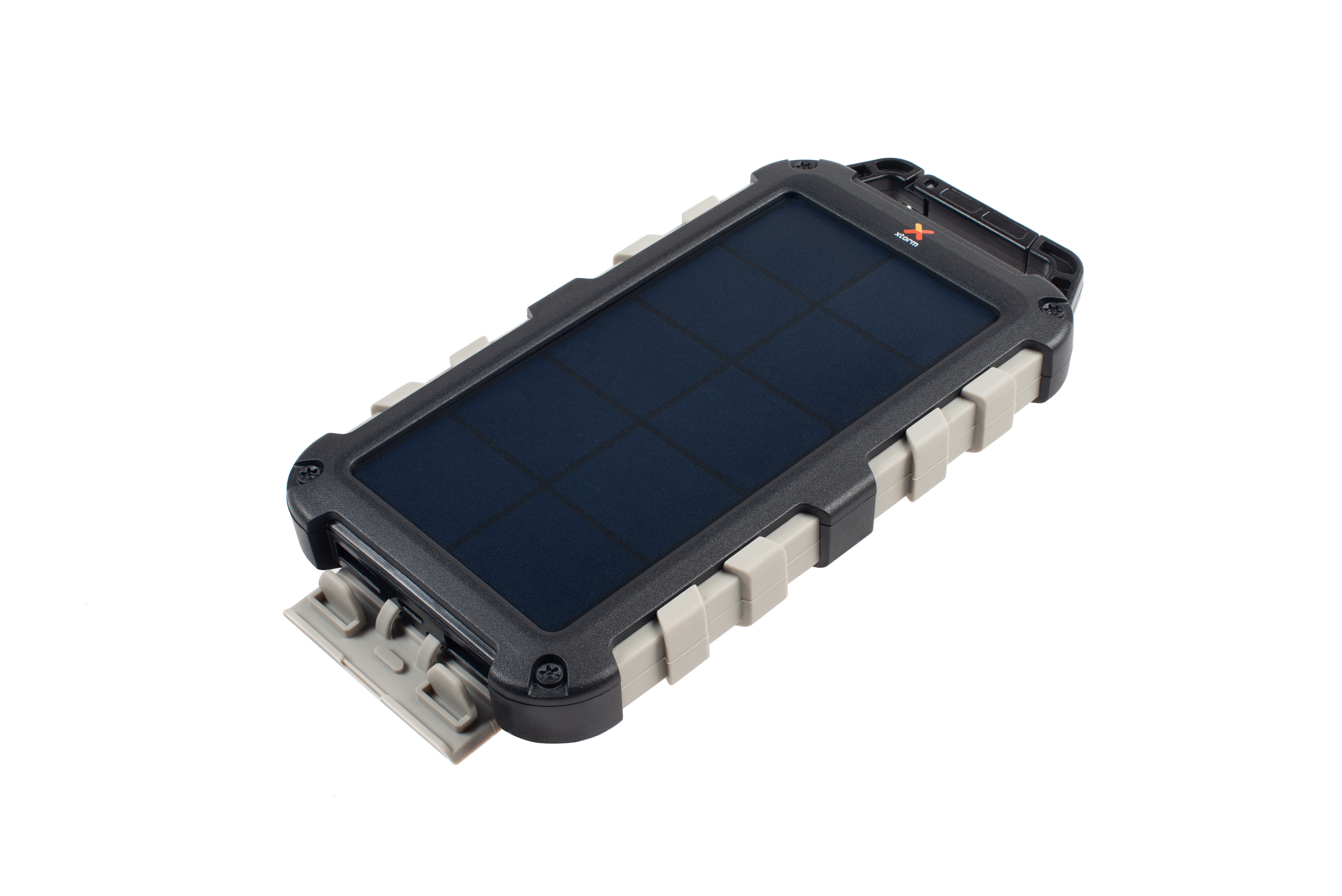 Un power bank solare rettangolare nero e grigio con pannelli solari blu scuro su sfondo bianco.
