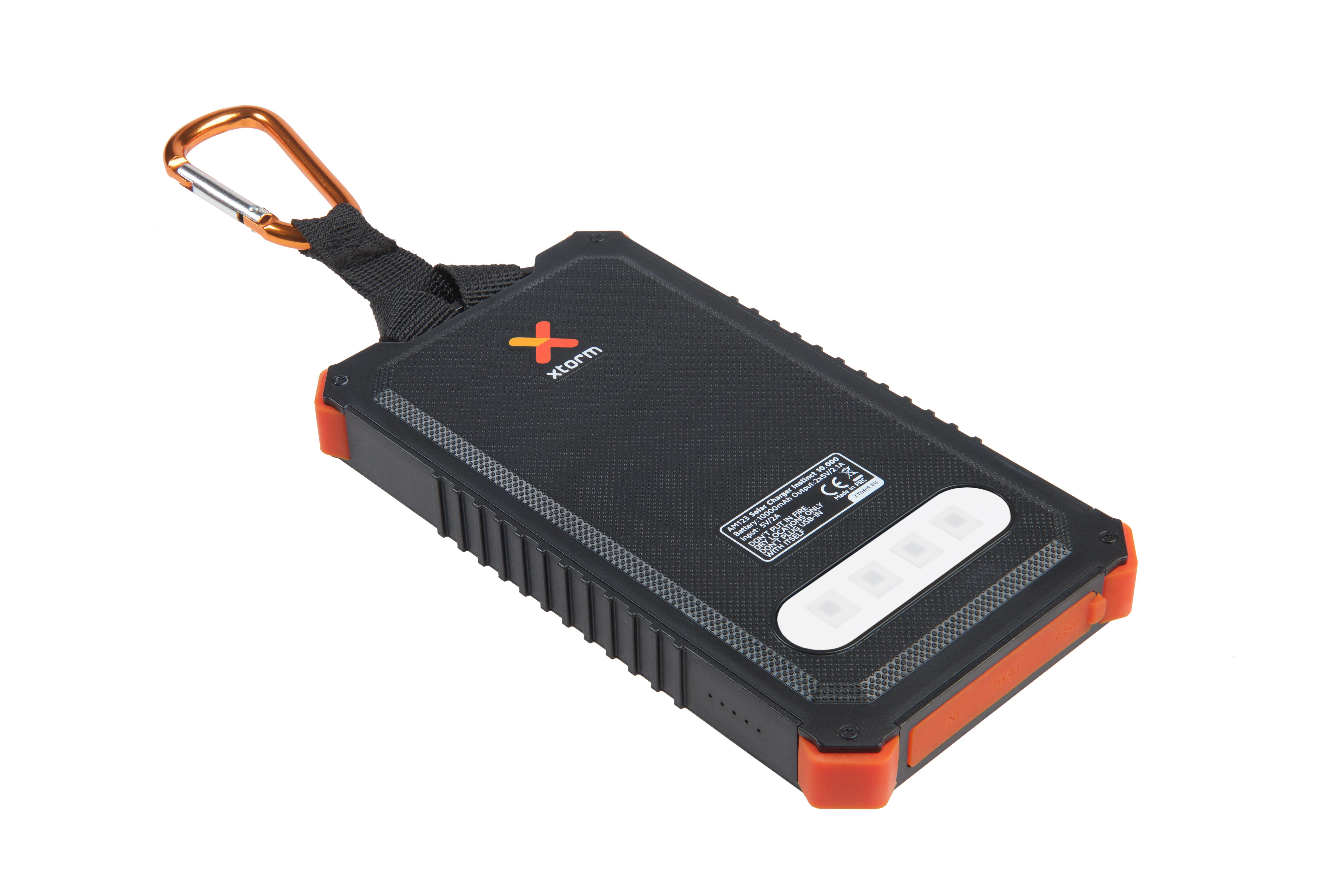 Power bank nera e arancione con moschettone. Il dispositivo ha un logo X arancione e tre luci bianche.