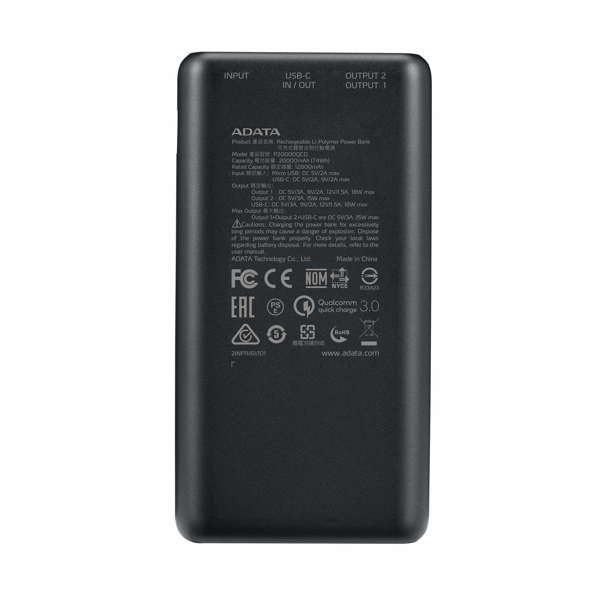 Batterie externe noire avec texte et logos blancs. Comporte la marque ADATA et des spécifications techniques.