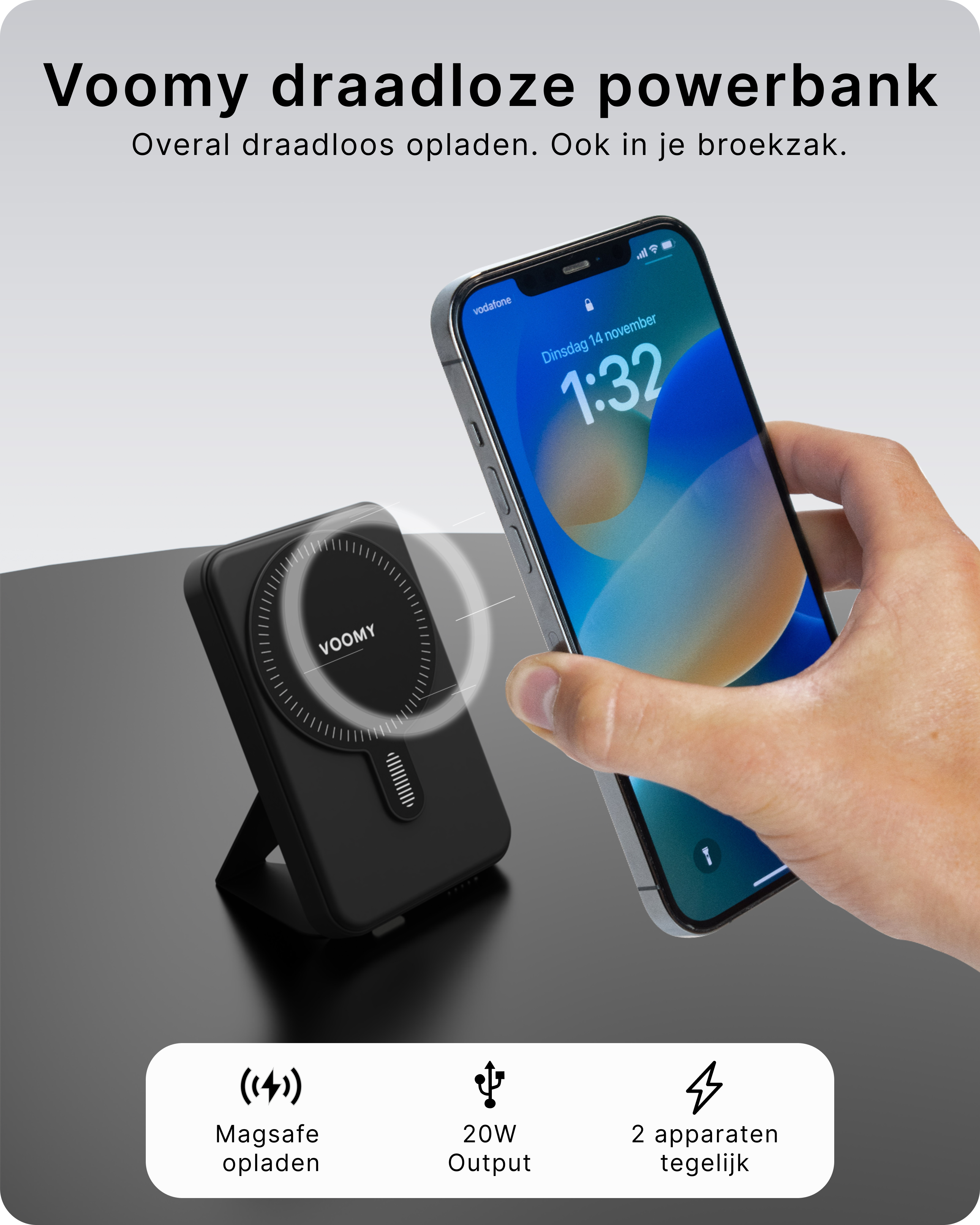 Schwarze Powerbank mit Aufladen des Telefons. Telefon wird gehalten, die Uhrzeit wird angezeigt. Weißer Text unten.