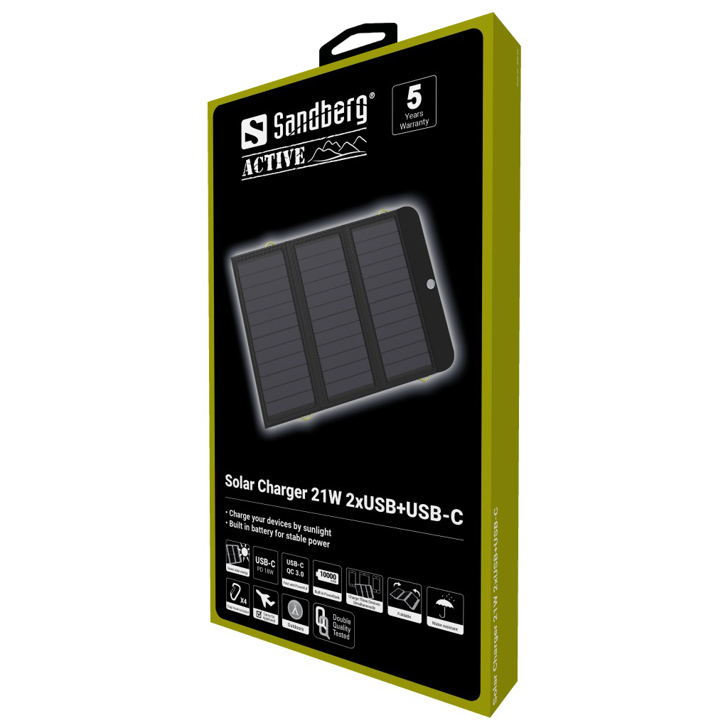 Una caja de cargador solar Sandberg. La caja es verde y negra. Muestra un panel solar y las características del cargador.