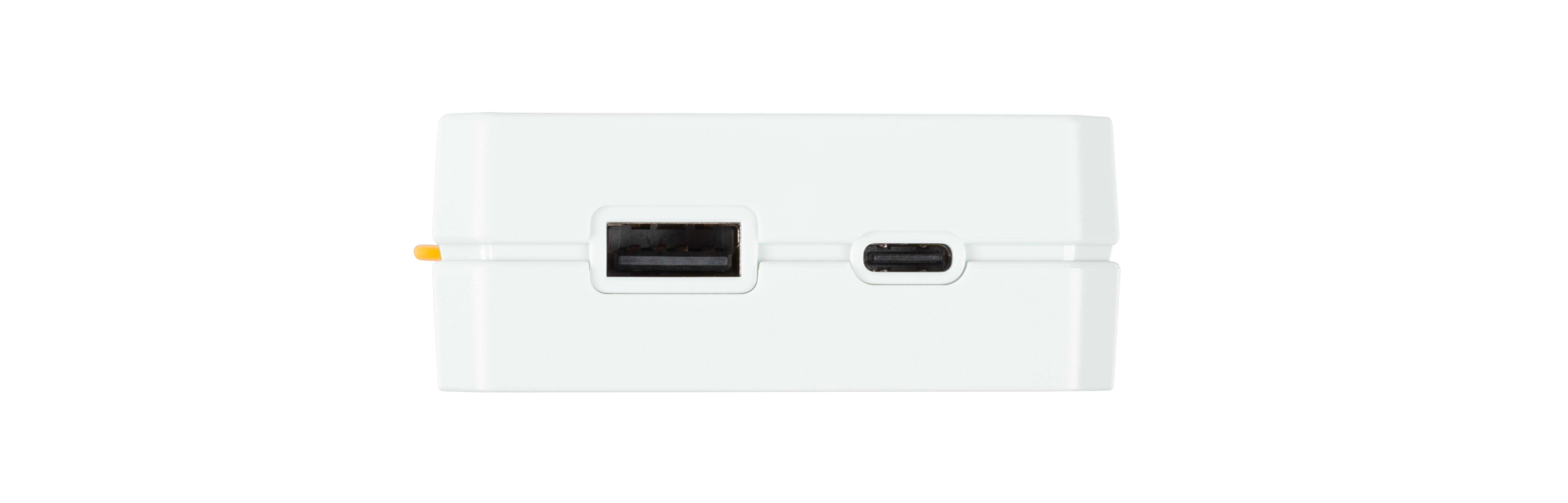 Un dispositivo electrónico blanco con un puerto USB y USB-C, aislado sobre fondo blanco.